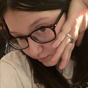 Meet your Posher, Deneisa